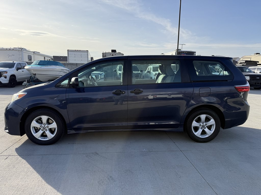 2018 Toyota Sienna Image 6