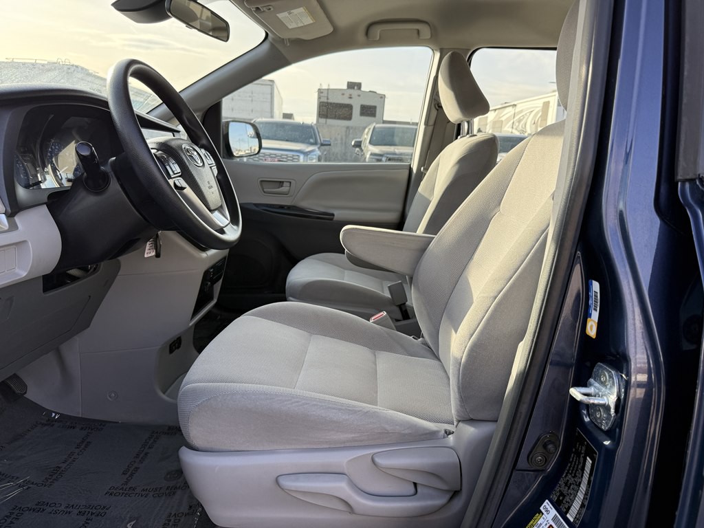 2018 Toyota Sienna Image 14