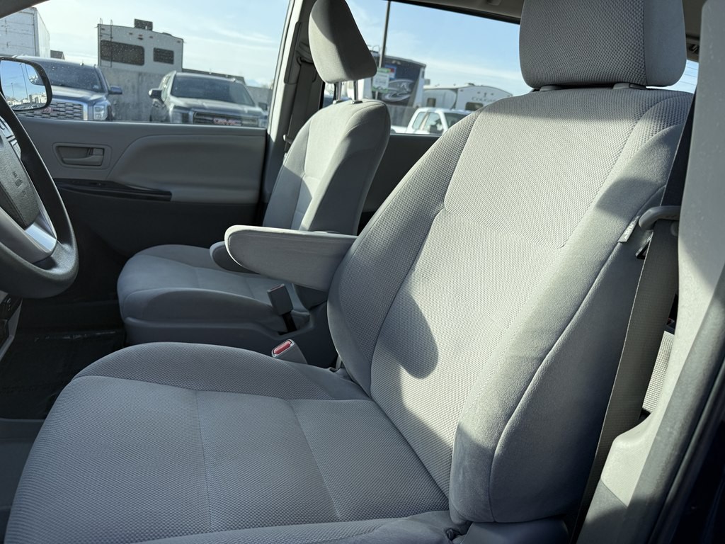 2018 Toyota Sienna Image 15