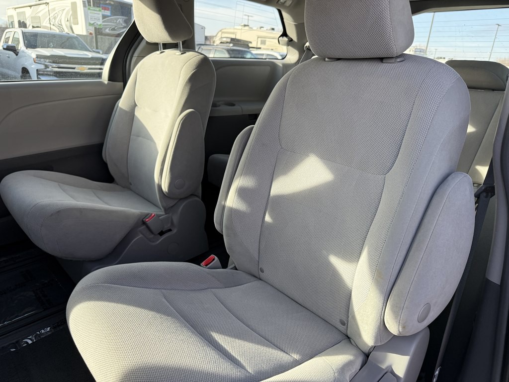 2018 Toyota Sienna Image 17