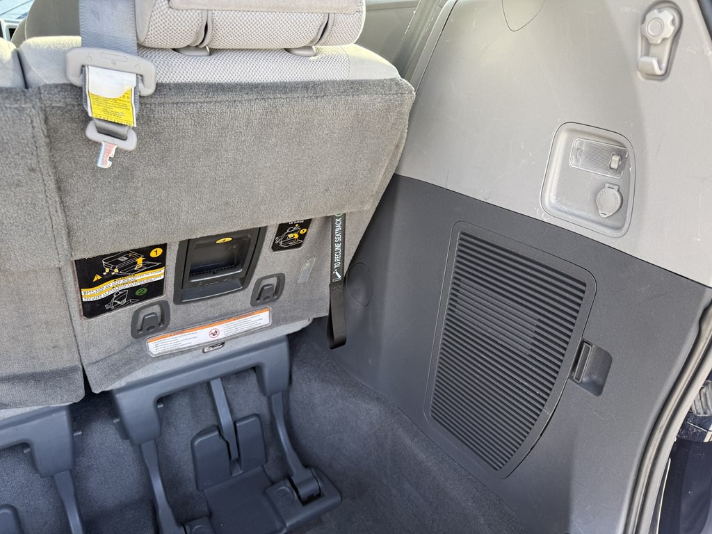 2018 Toyota Sienna Image 27