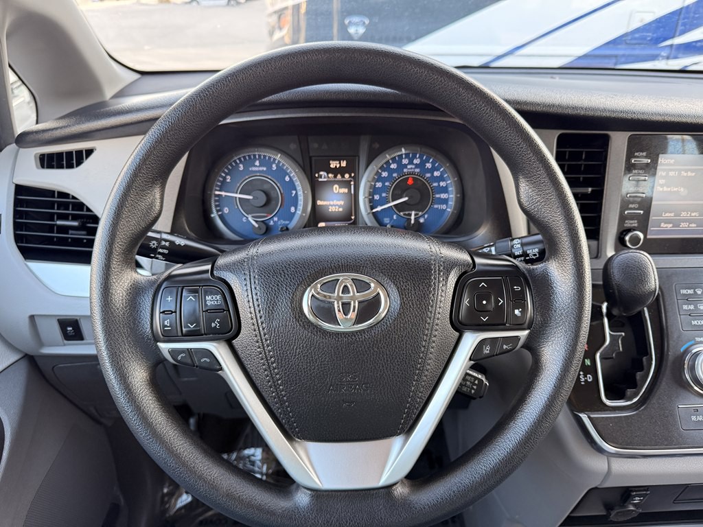 2018 Toyota Sienna Image 32