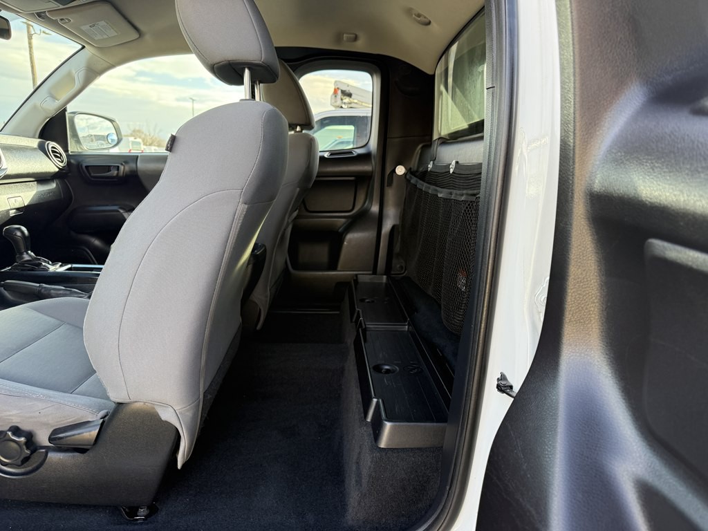 2019 Toyota Tacoma Image 17