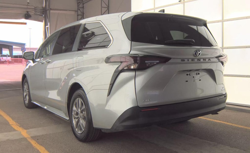 2023 Toyota Sienna Image 5