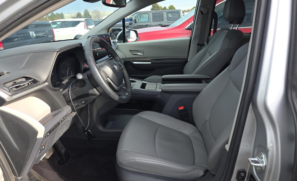2023 Toyota Sienna Image 8