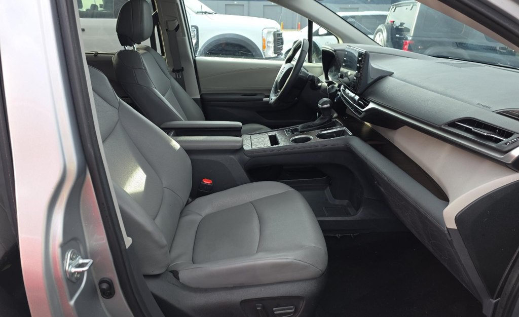 2023 Toyota Sienna Image 9