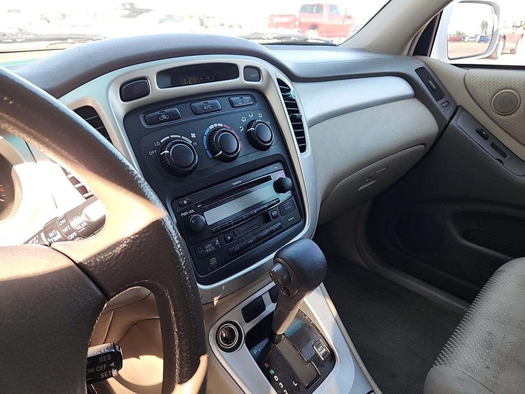 2004 Toyota Highlander Image 9