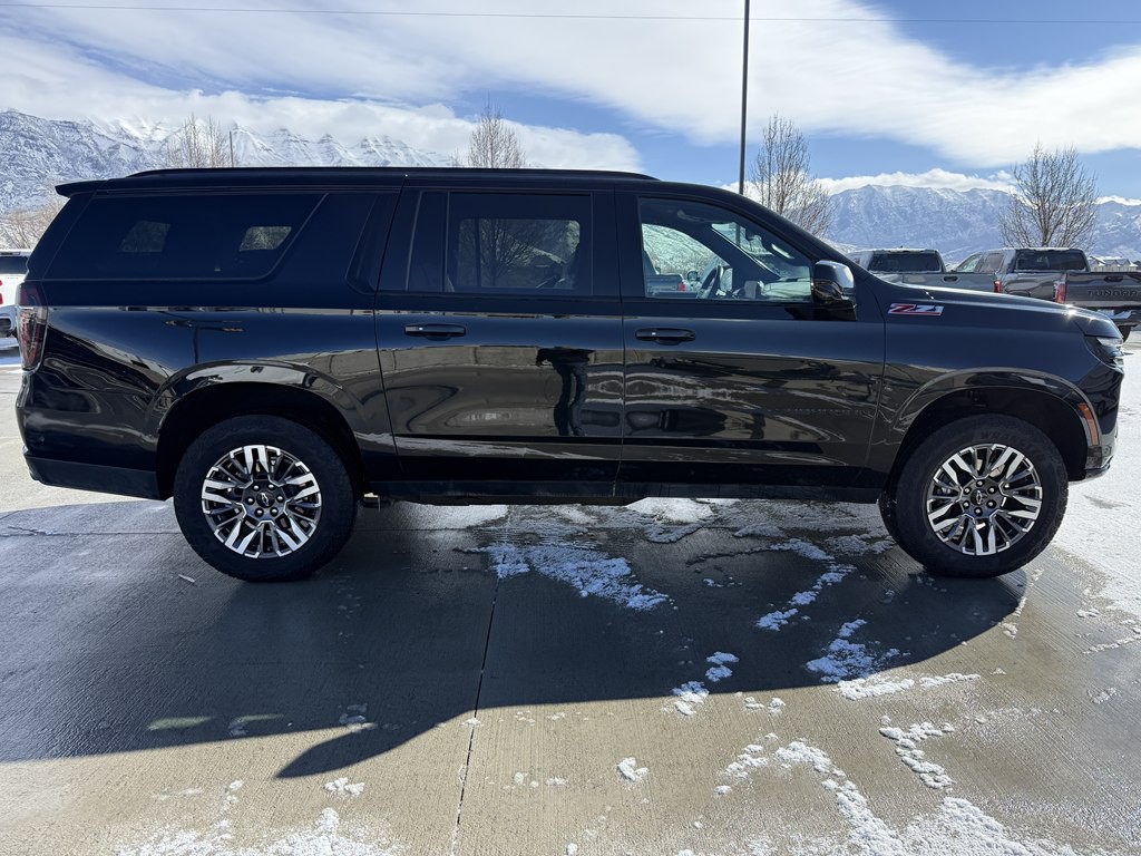 2025 Chevrolet Suburban Image 2