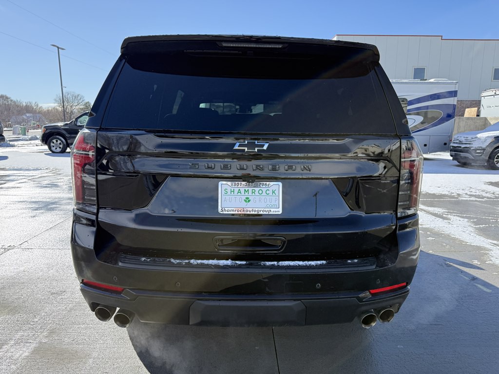 2025 Chevrolet Suburban Image 4