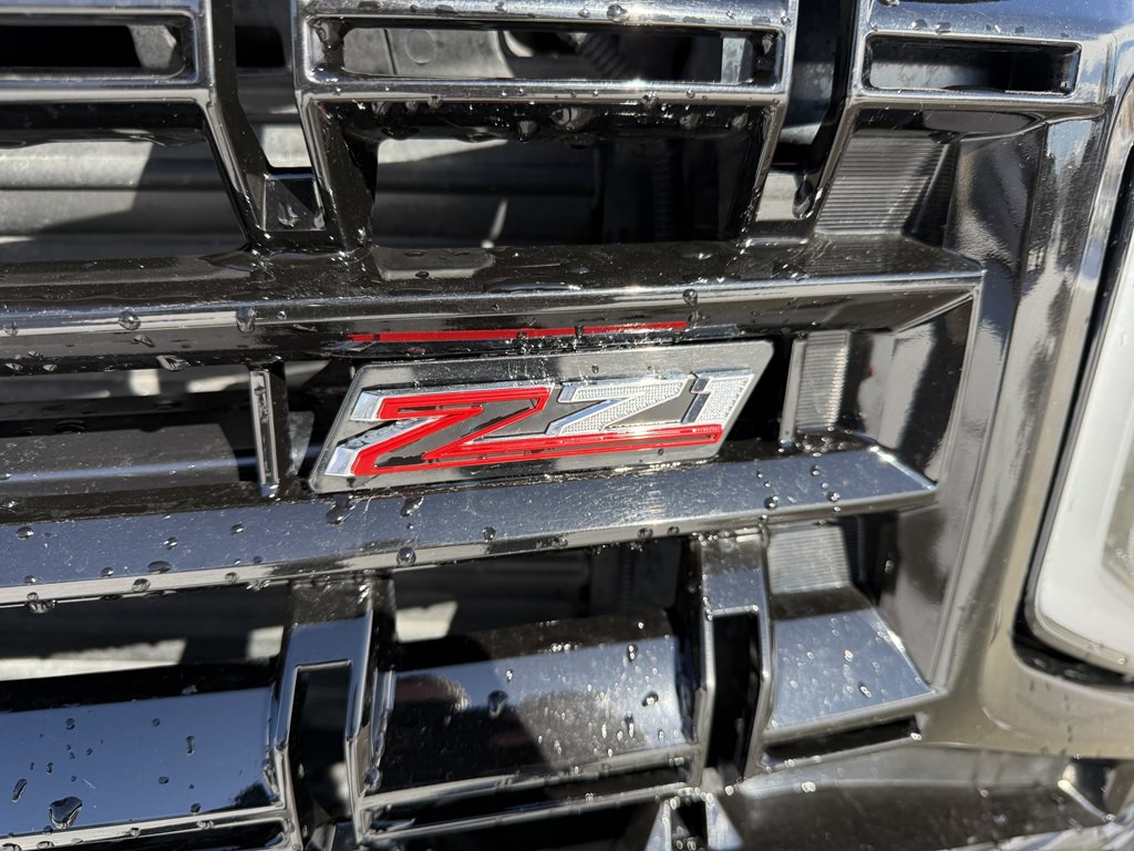 2025 Chevrolet Suburban Image 9