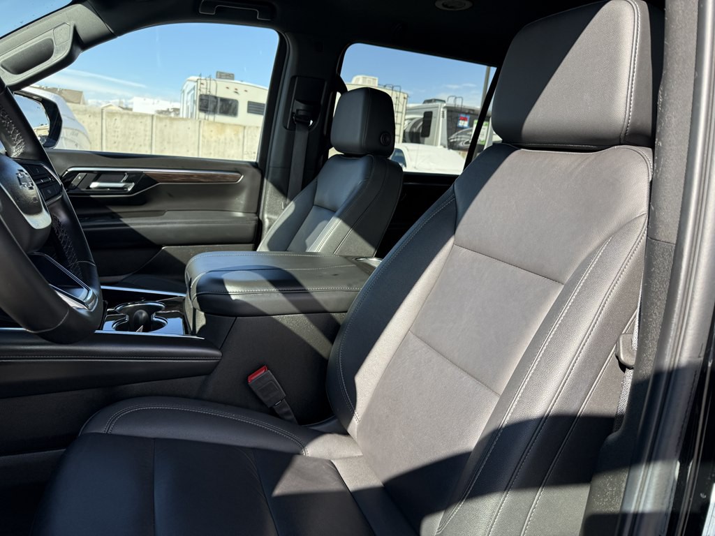 2025 Chevrolet Suburban Image 17