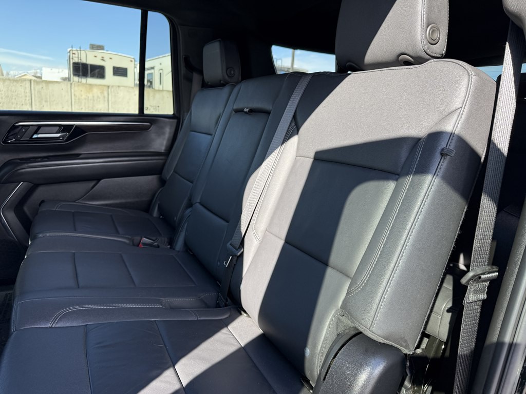 2025 Chevrolet Suburban Image 19