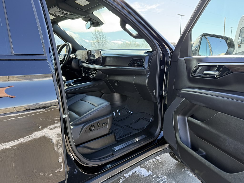 2025 Chevrolet Suburban Image 24