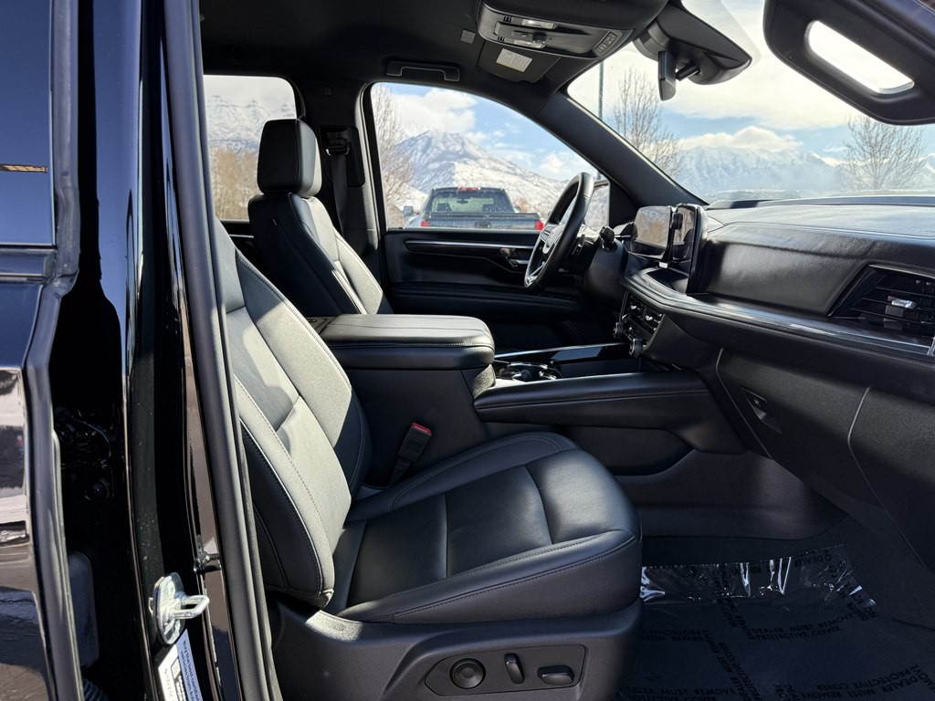 2025 Chevrolet Suburban Image 25