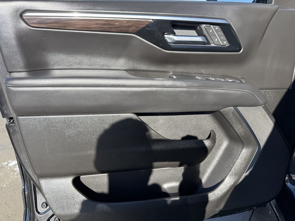 2025 Chevrolet Suburban Image 31