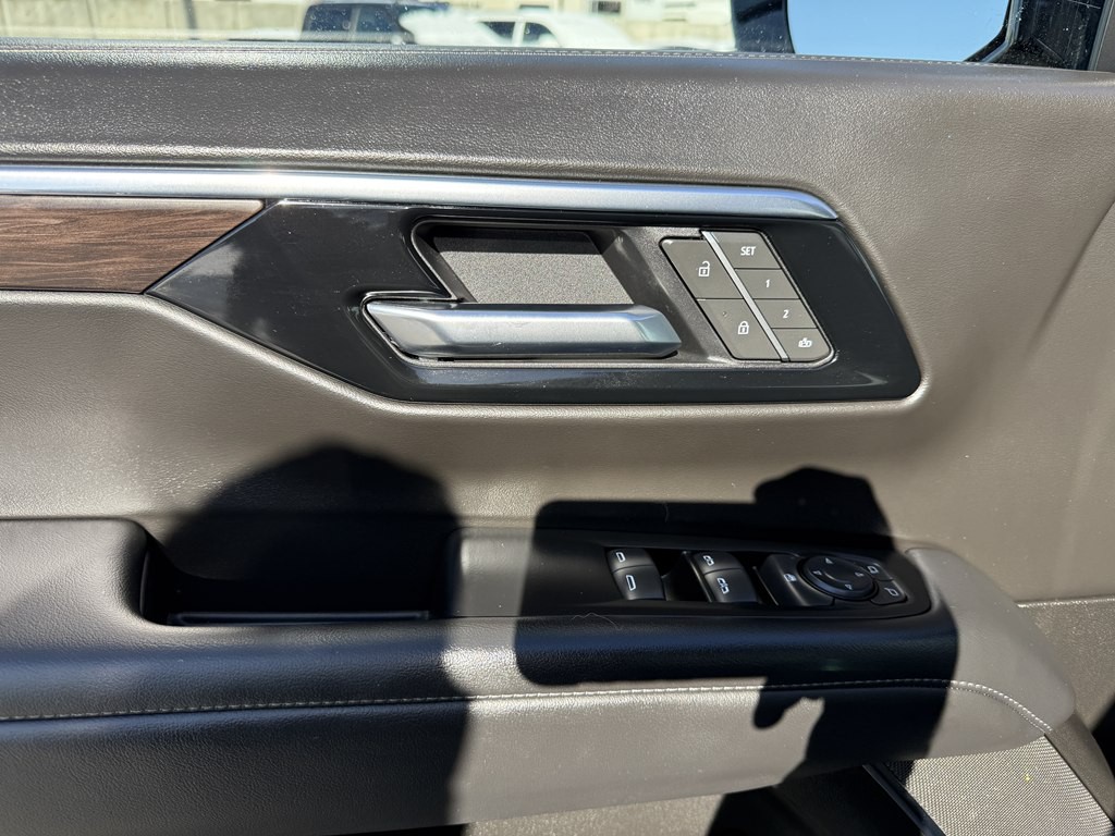 2025 Chevrolet Suburban Image 32