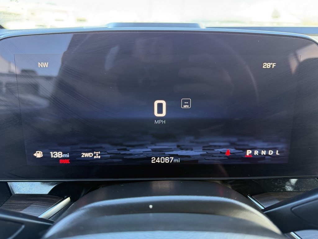 2025 Chevrolet Suburban Image 38