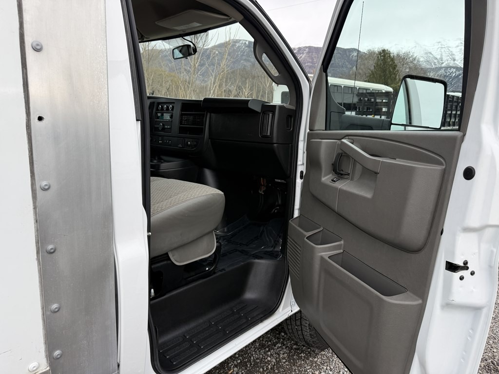 2023 Chevrolet Express Image 17