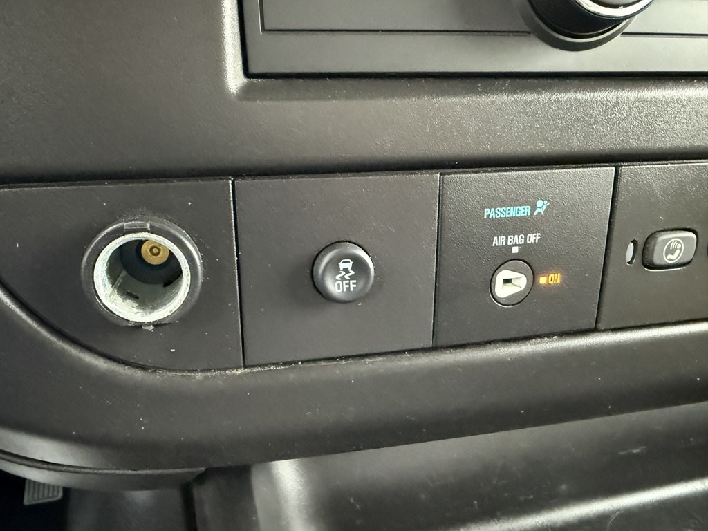 2023 Chevrolet Express Image 35