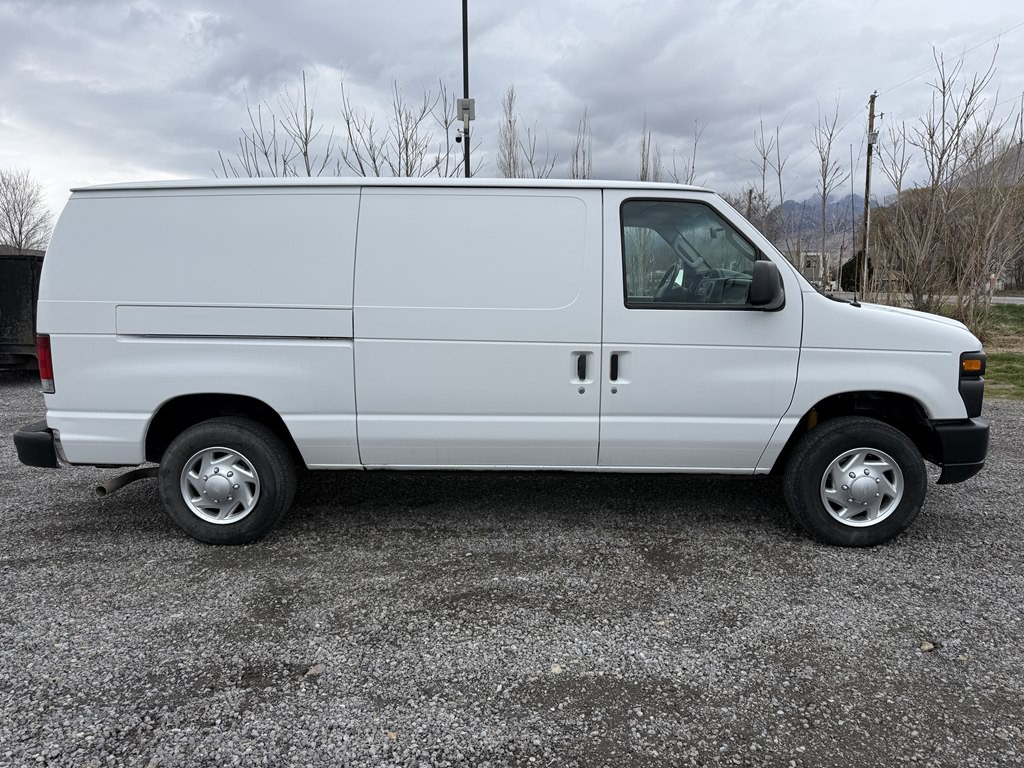 2011 Ford Econoline Image 2