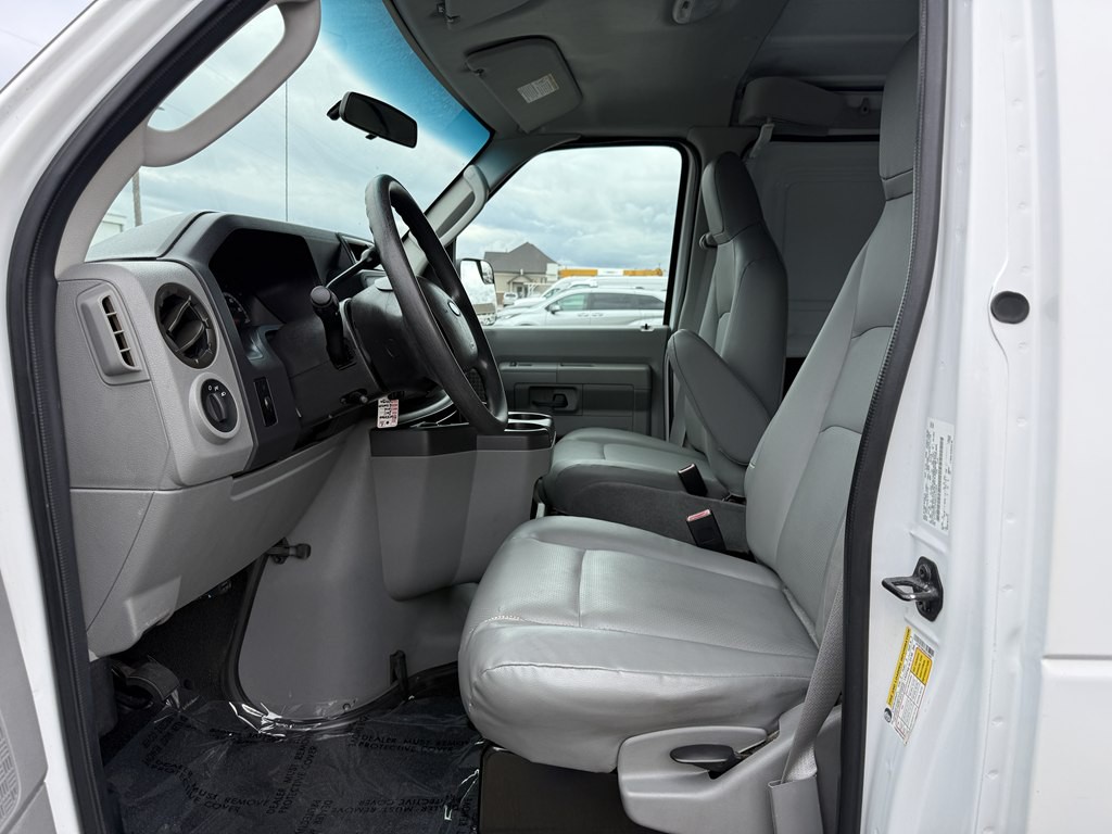 2011 Ford Econoline Image 14