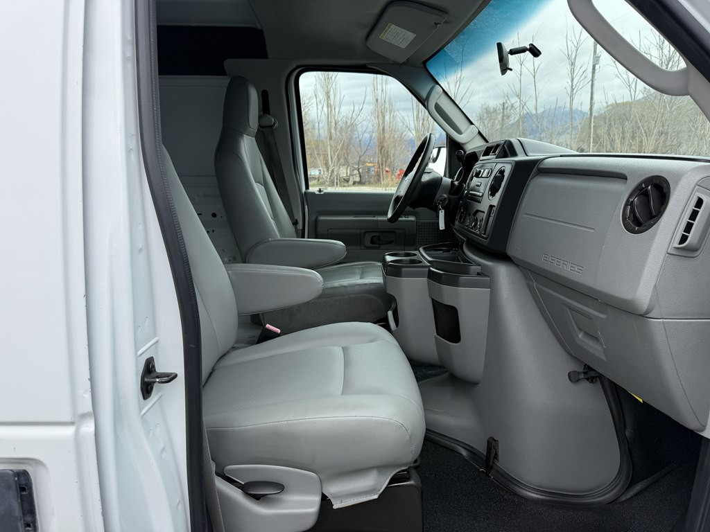 2011 Ford Econoline Image 17