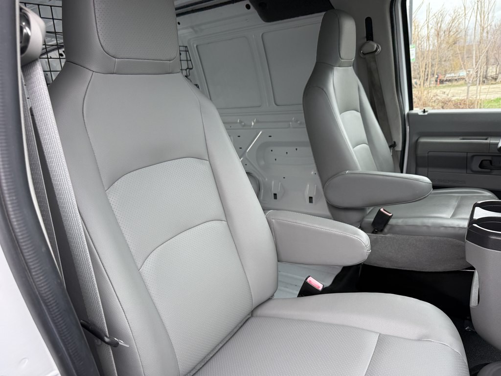 2011 Ford Econoline Image 18