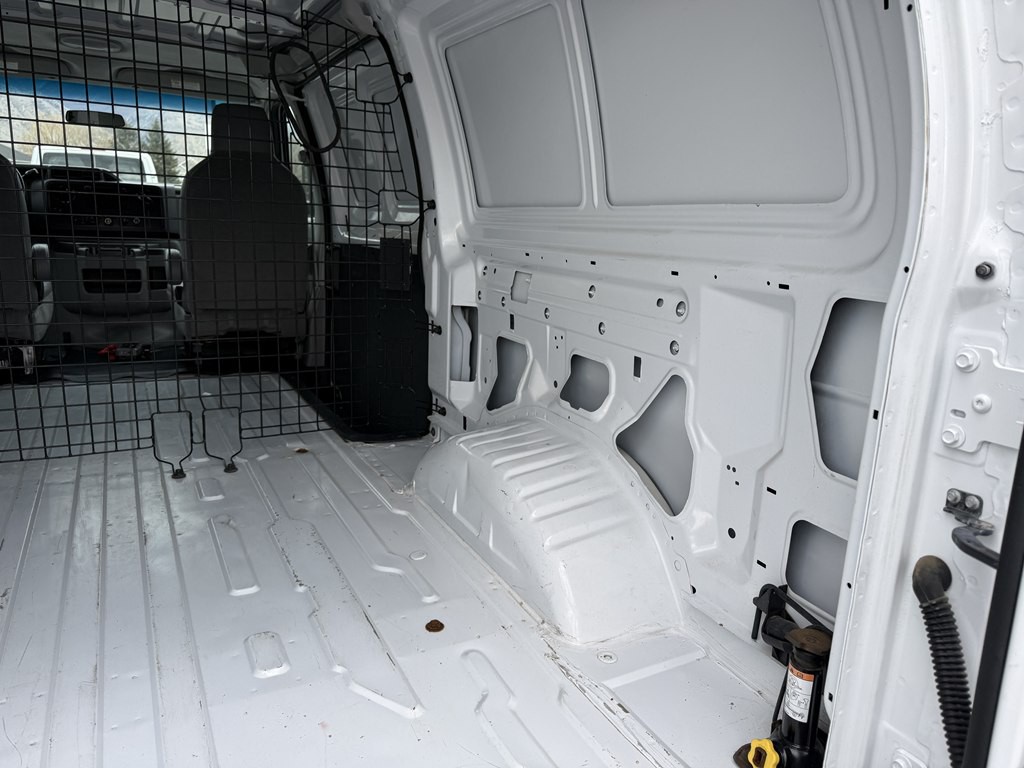 2011 Ford Econoline Image 20