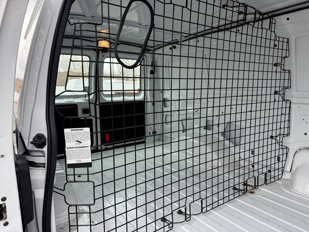 2011 Ford Econoline Image 24