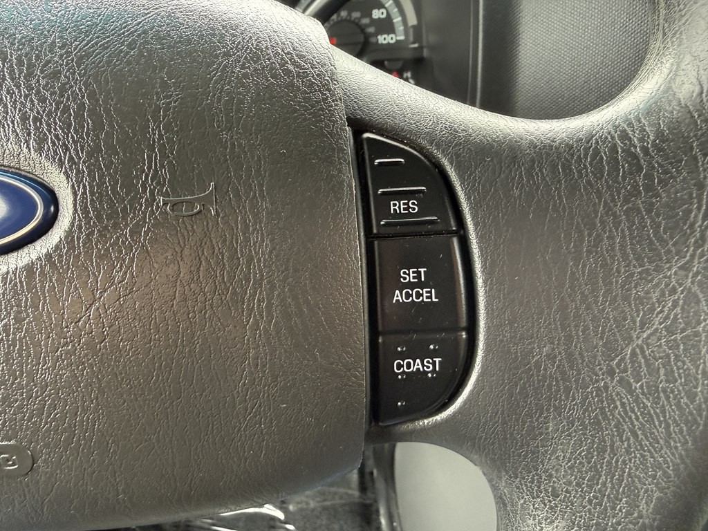 2011 Ford Econoline Image 27