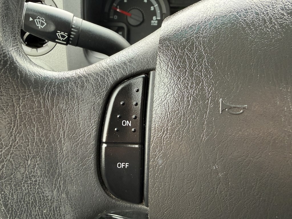 2011 Ford Econoline Image 28