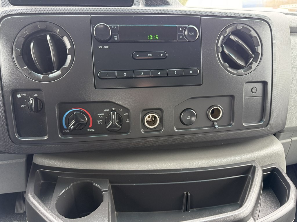 2011 Ford Econoline Image 30