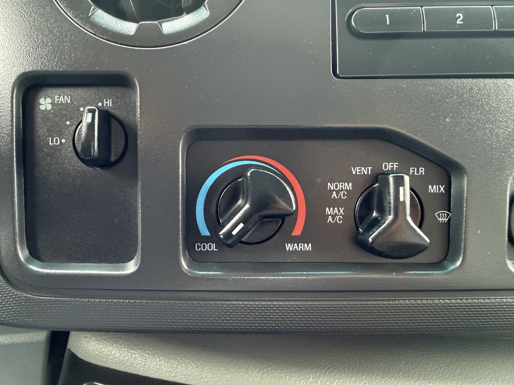 2011 Ford Econoline Image 32