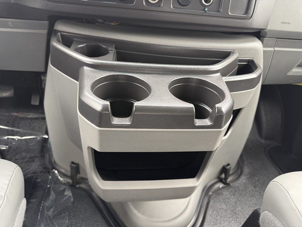 2011 Ford Econoline Image 34