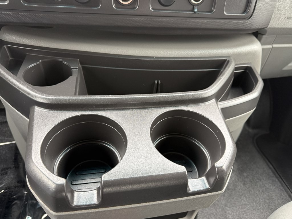 2011 Ford Econoline Image 35