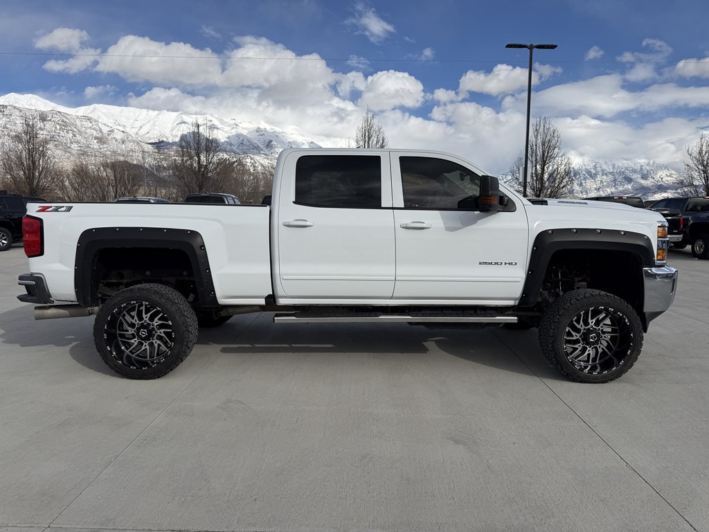 2018 Chevrolet Silverado 1500 Image 2