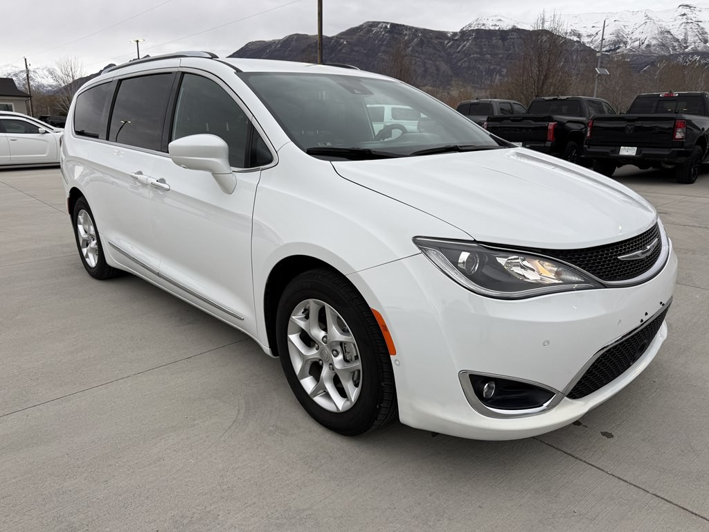 2020 Chrysler Pacifica Image 1