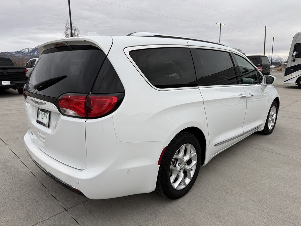 2020 Chrysler Pacifica Image 3