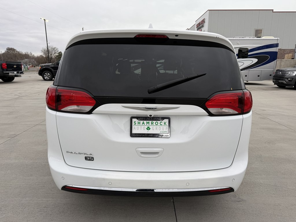 2020 Chrysler Pacifica Image 4