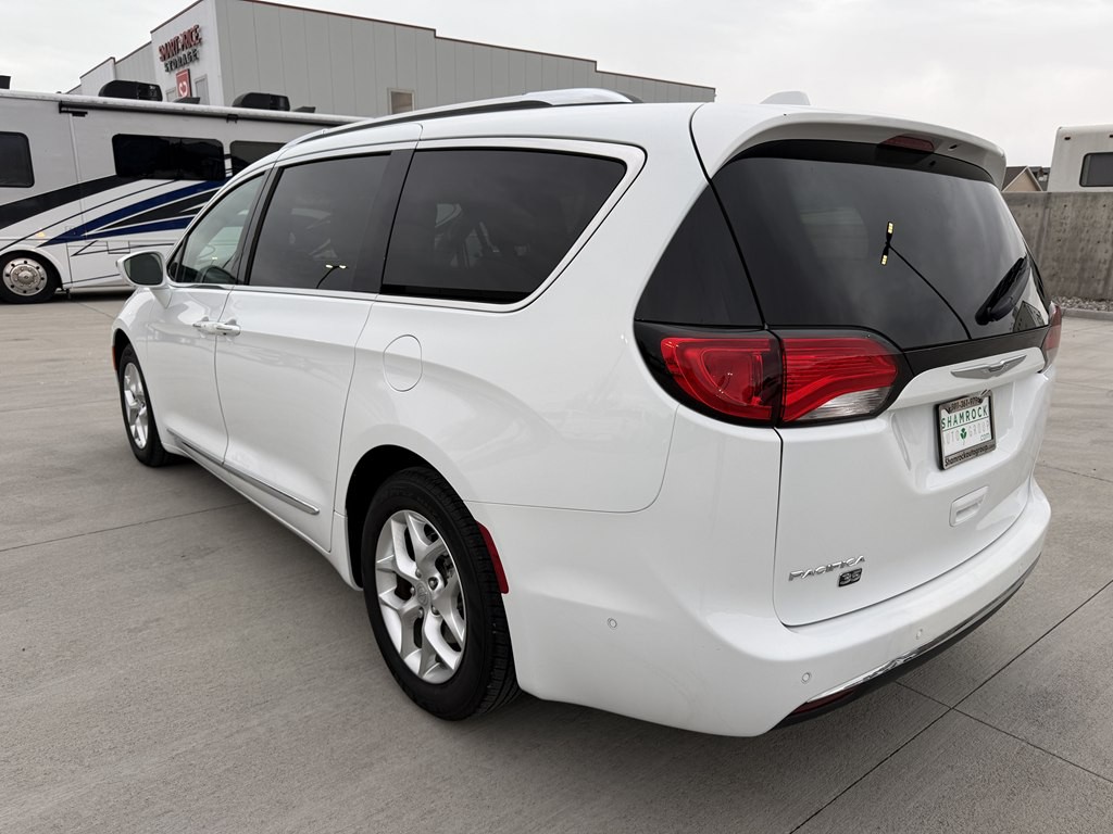 2020 Chrysler Pacifica Image 5