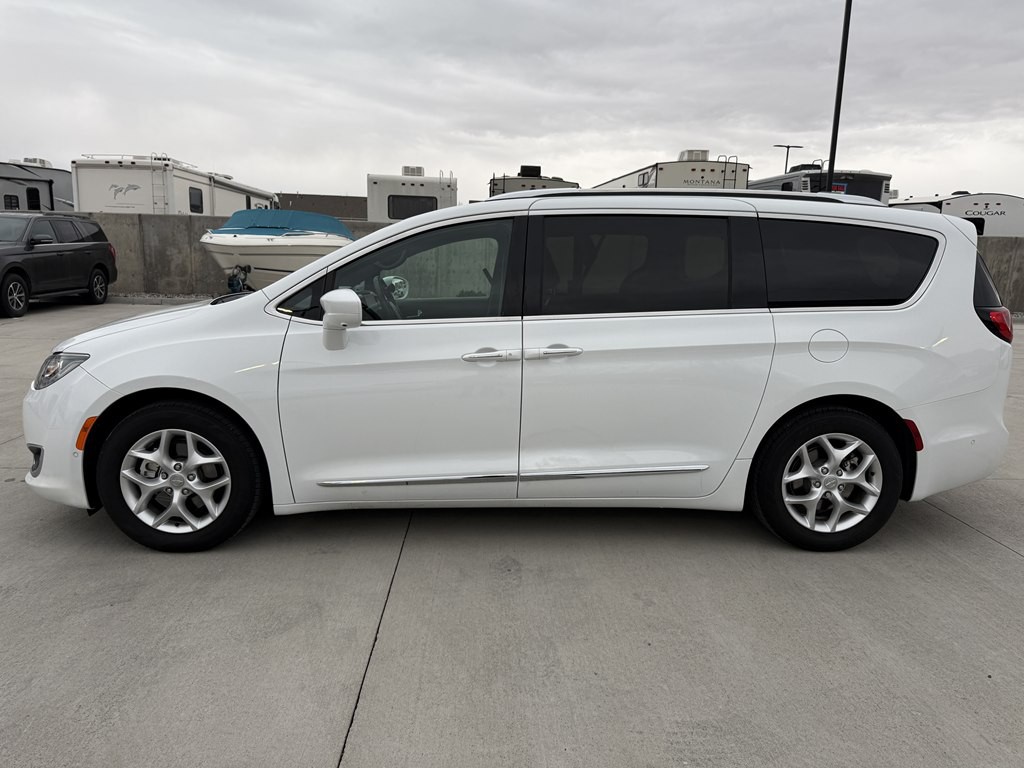 2020 Chrysler Pacifica Image 6
