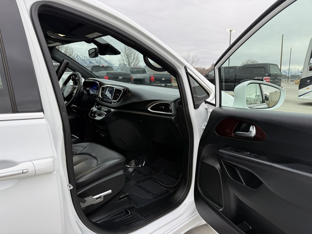2020 Chrysler Pacifica Image 17