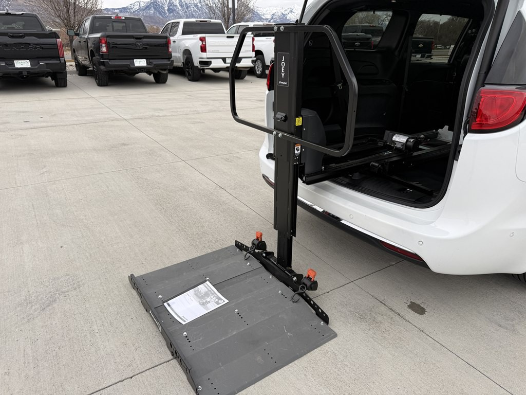 2020 Chrysler Pacifica Image 31