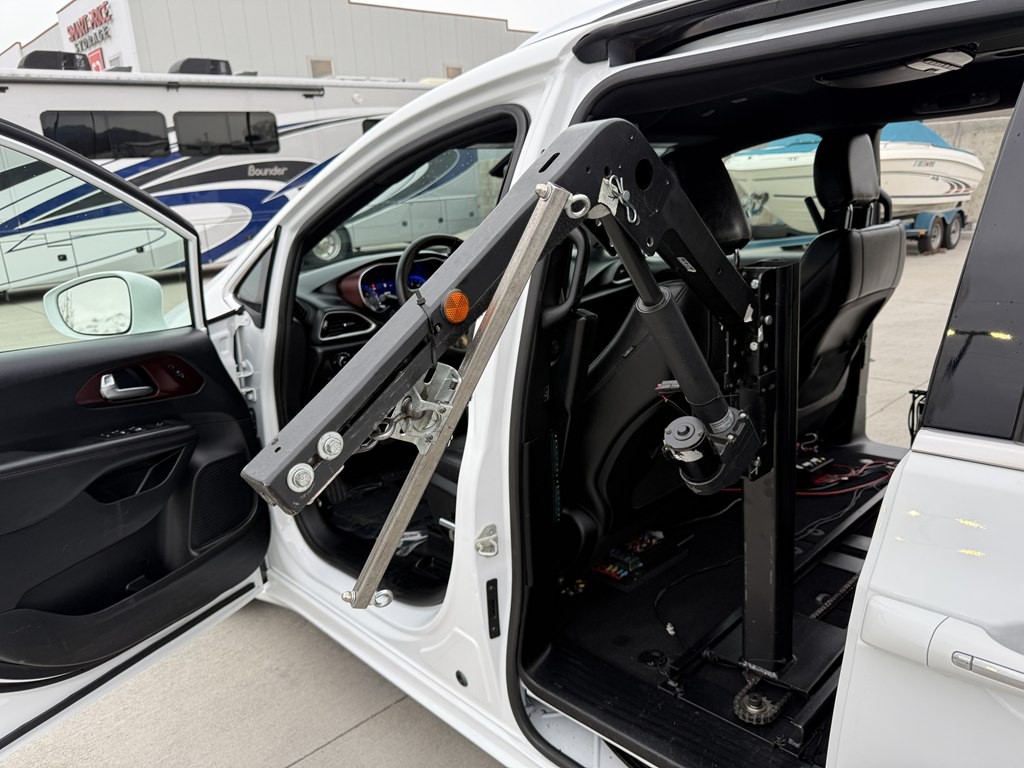 2020 Chrysler Pacifica Image 33