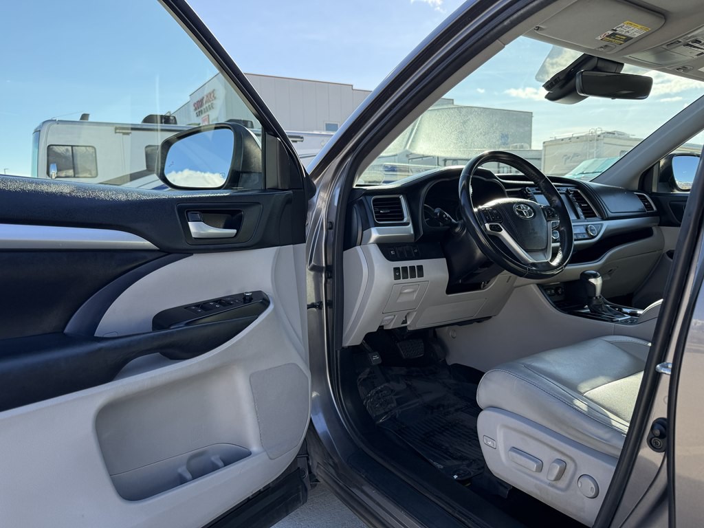 2017 Toyota Highlander Image 15