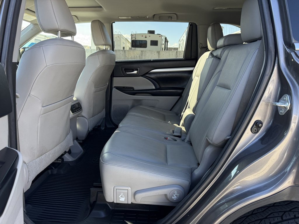 2017 Toyota Highlander Image 18