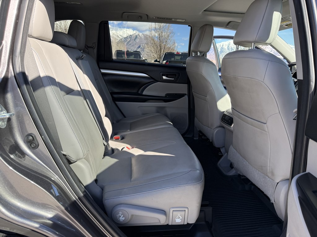 2017 Toyota Highlander Image 22