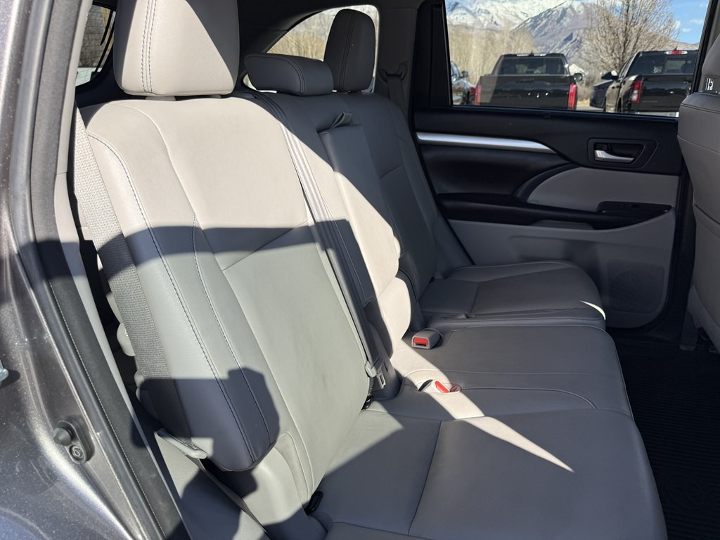 2017 Toyota Highlander Image 23