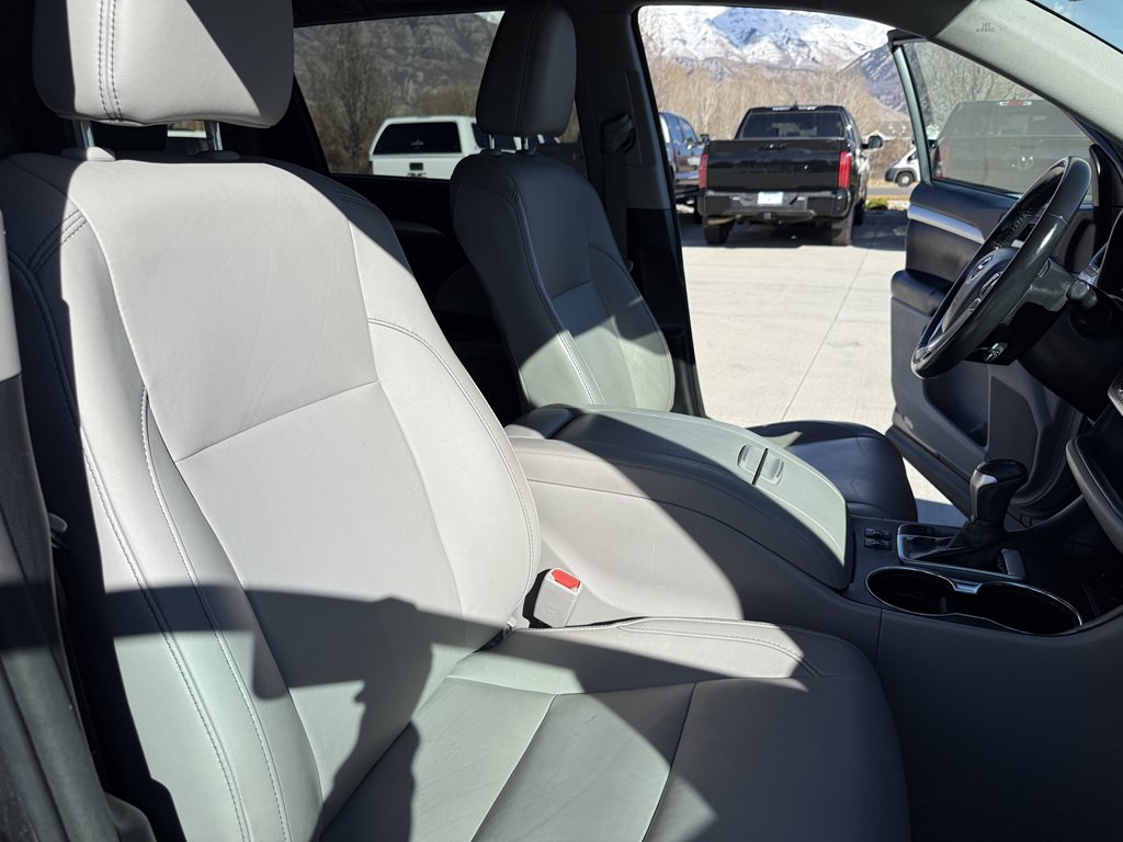 2017 Toyota Highlander Image 26