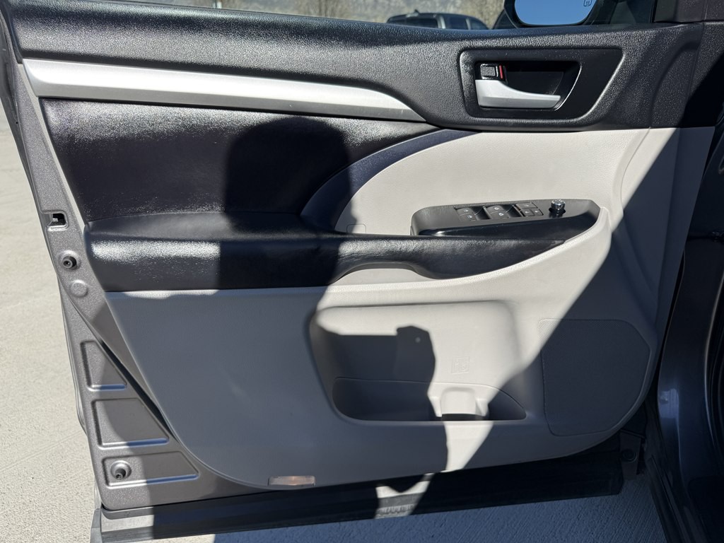 2017 Toyota Highlander Image 29